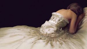 《斯宾塞》：戴安娜王妃的真实悲剧，表现惊艳的传记电影